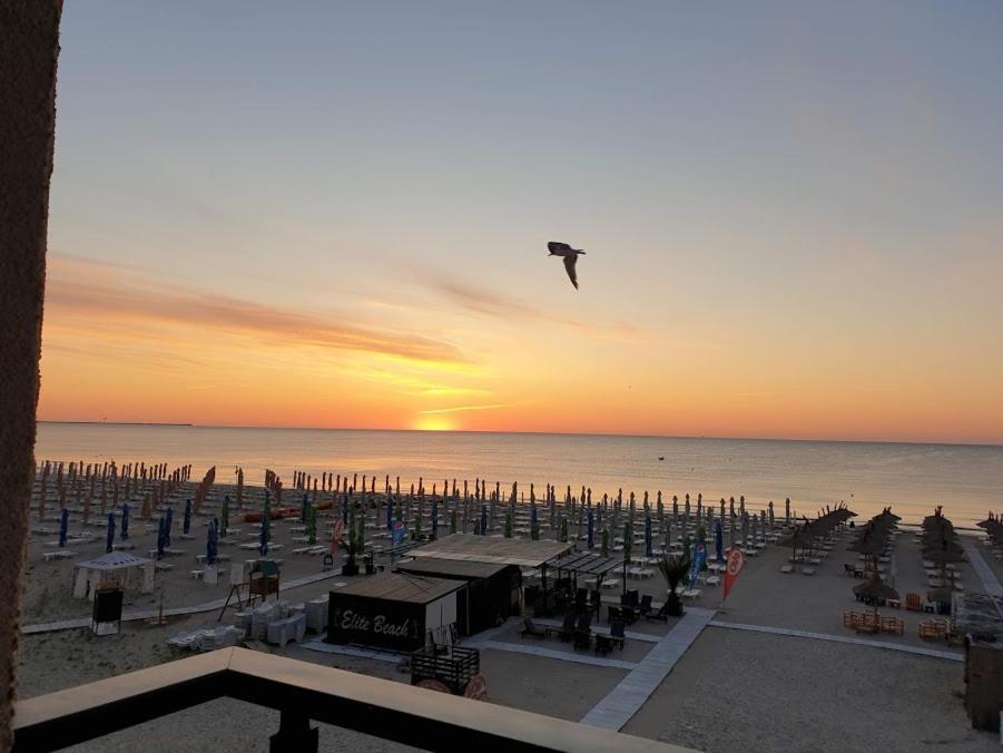 Beach Rooms Roberta Mamaia Luaran gambar